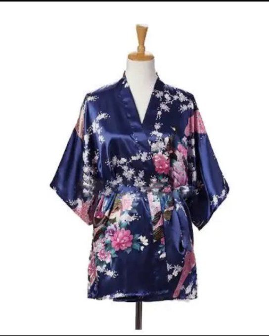 Le peignoir kimono pour femme est une pièce de lingerie emblématique