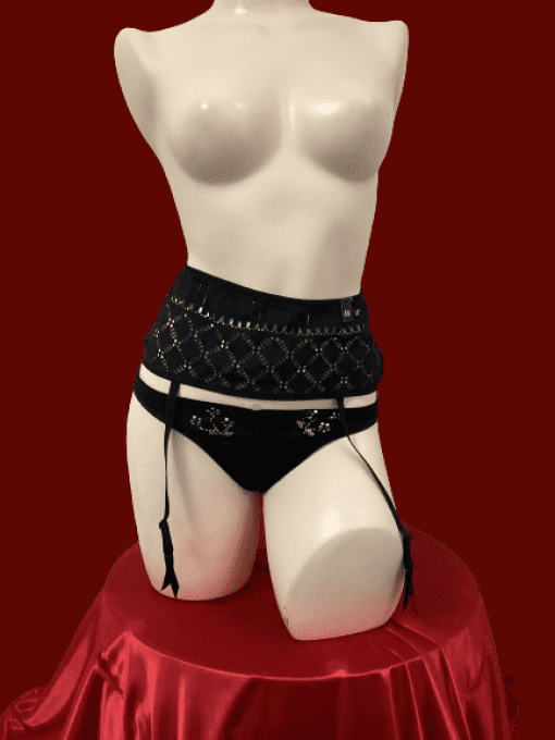 Porte jarretelles noir large ceinture.