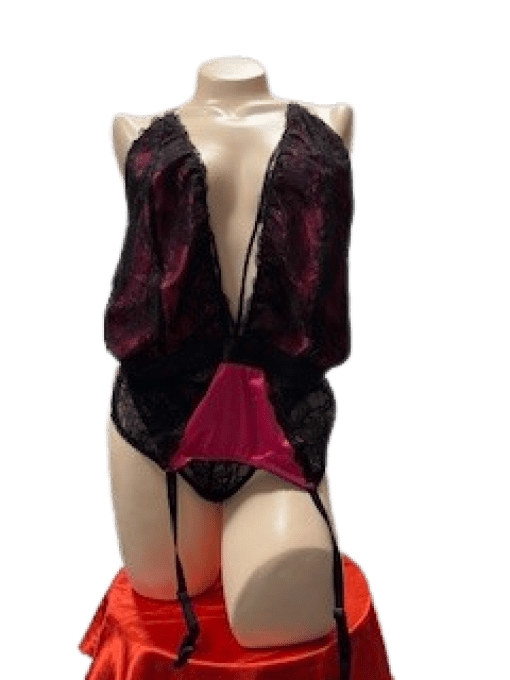 Guêpière grande taille Noir ornée de rose taille 50