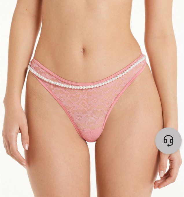 String femme avec ceinture perles 