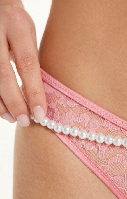 String femme avec ceinture perles 