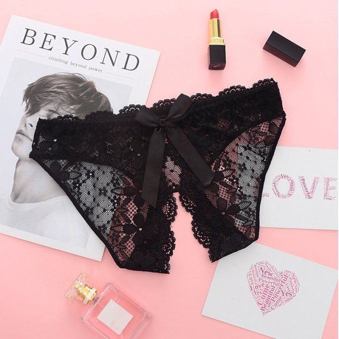 Tanga femme ouvert entrejambe dentelle.